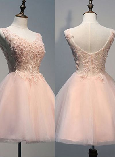 A-Line/Princess V-Neck Tulle Short/Mini Bridesmaid Dress With Appliques Lace
