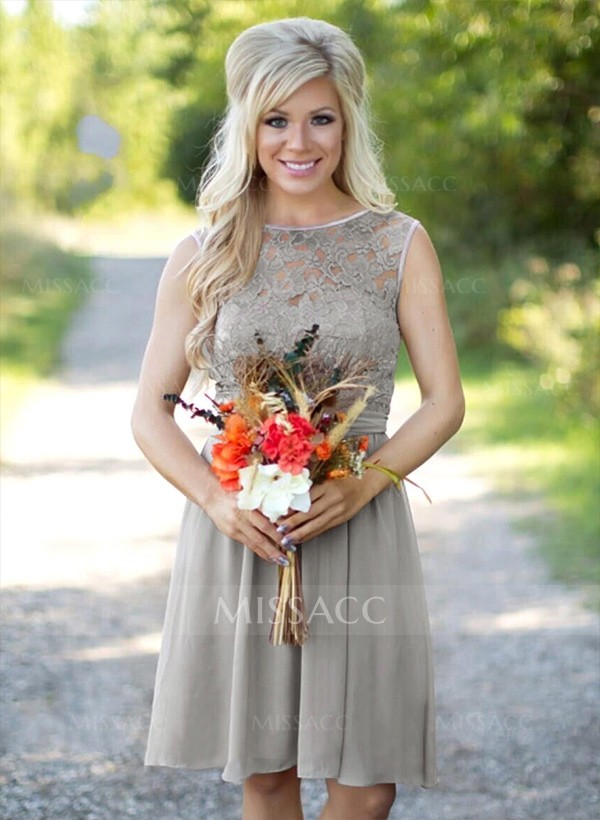 A-Line/Princess Scoop Neck Knee-Length Chiffon Bridesmaid Dress With Lace