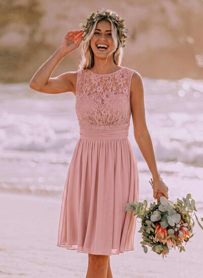 A-Line/Princess Scoop Neck Knee-Length Chiffon Bridesmaid Dress With Lace
