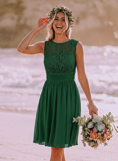 A-Line/Princess Scoop Neck Knee-Length Chiffon Bridesmaid Dress With Lace