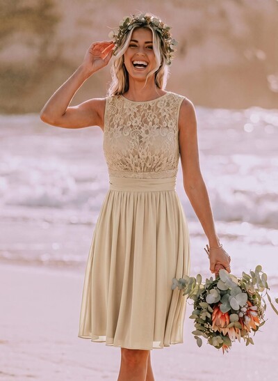 A-Line/Princess Scoop Neck Knee-Length Chiffon Bridesmaid Dress With Lace