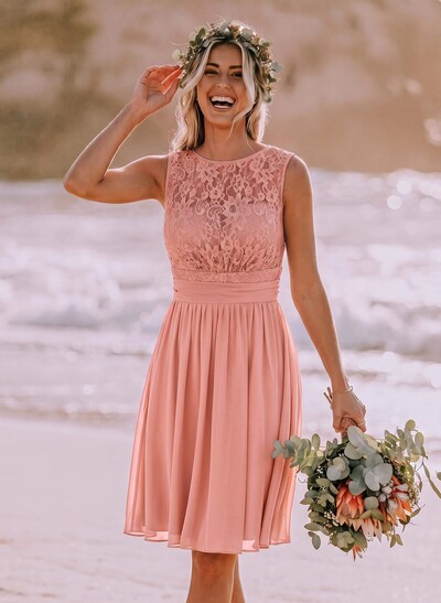 A-Line/Princess Scoop Neck Knee-Length Chiffon Bridesmaid Dress With Lace
