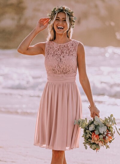 A-Line/Princess Scoop Neck Knee-Length Chiffon Bridesmaid Dress With Lace