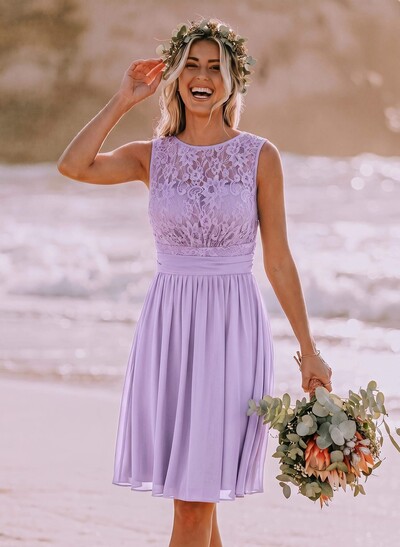 A-Line/Princess Scoop Neck Knee-Length Chiffon Bridesmaid Dress With Lace