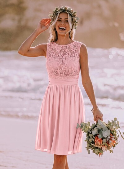 A-Line/Princess Scoop Neck Knee-Length Chiffon Bridesmaid Dress With Lace