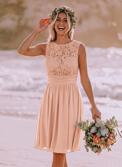 A-Line/Princess Scoop Neck Knee-Length Chiffon Bridesmaid Dress With Lace