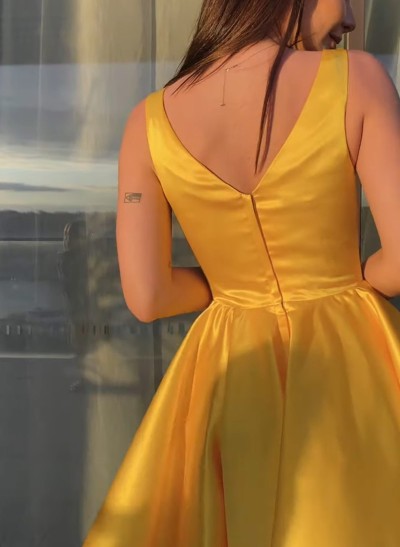 A-Line/Princess V-Neck Knee-Length Satin Cocktail Dresses WIth Pleats