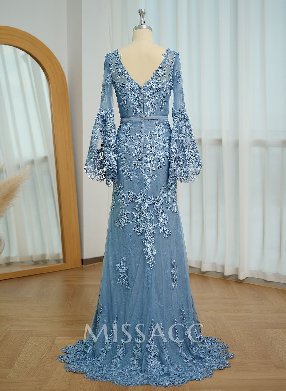 Trumpet/Mermaid V-Neck Tulle Long Sleeves Sweep Train Evening Dresses With Appliques Lace