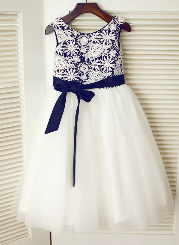 A-line/Princess Scoop Neck Knee-Length Lace Tulle Flower Girl Dress With Appliqued Lace/Sash