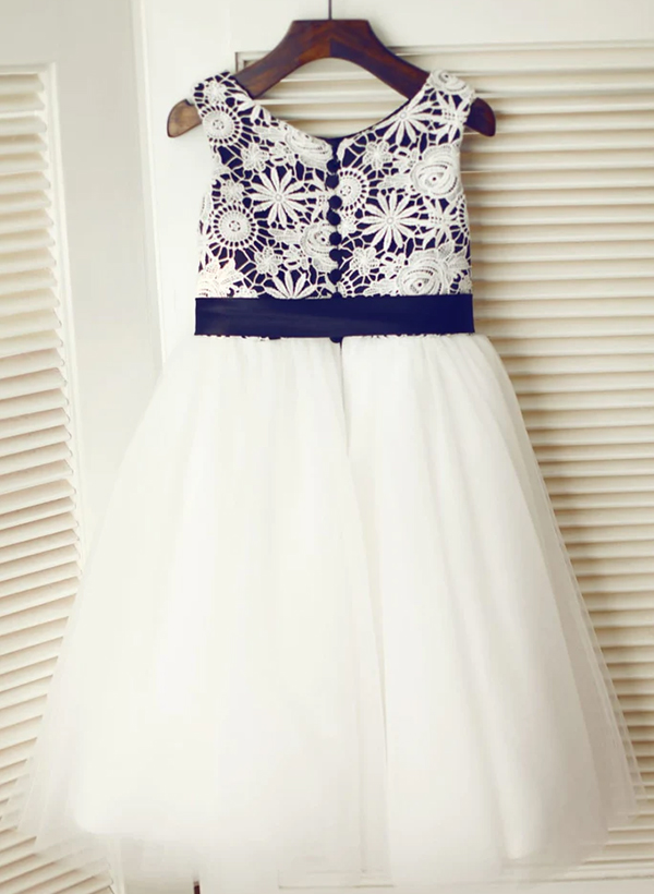 A-line/Princess Scoop Neck Knee-Length Lace Tulle Flower Girl Dress With Appliqued Lace/Sash