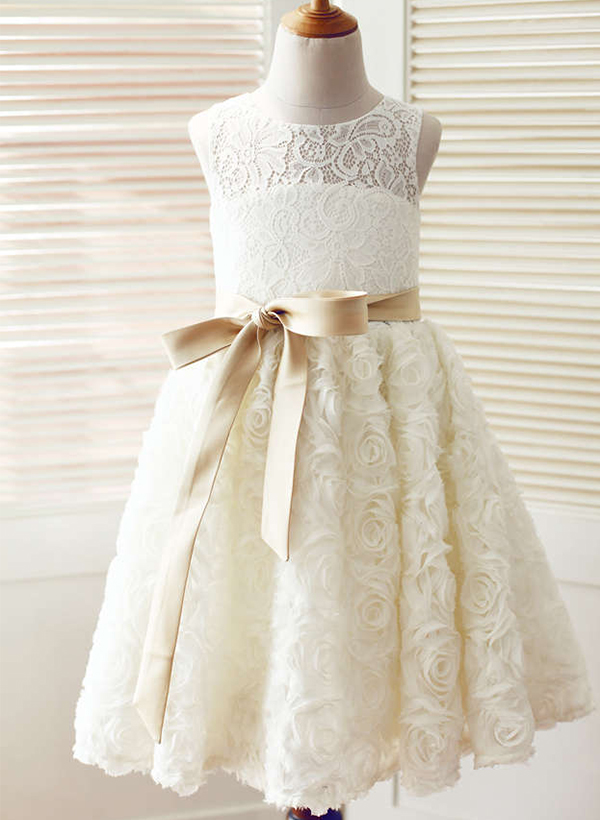A-line/Princess Scoop Neck Knee-Length Lace Flower Girl Dress With Bow(s) Sash