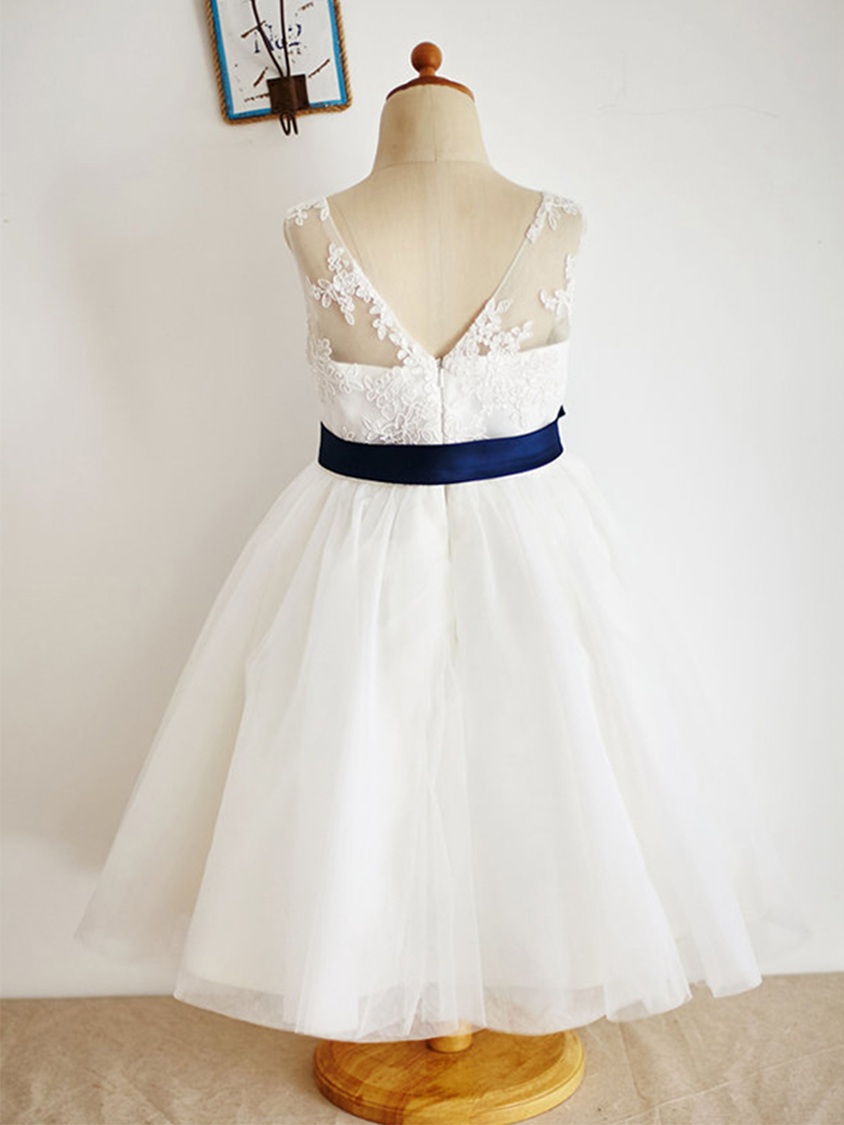 A-Line/Princess Illusion Neck Knee-Length Lace Tulle Flower Girl Dress With Sashes A-Line/Princess Illusion Neck Knee-Length Lace Tulle Flower Girl Dress With Sashes