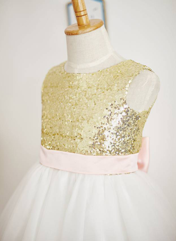 A-line/Princess Scoop Neck Knee-Length Tulle Sequined Flower Girl Dress With Bowknot Sashes