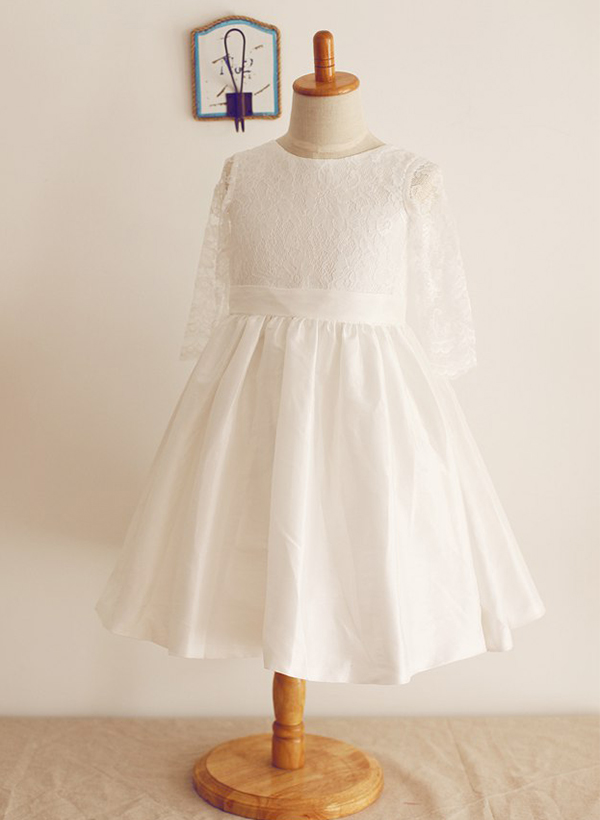 A-line/Princess Scoop Neck Knee-Length Lace Taffeta Flower Girl Dress With Bowknot