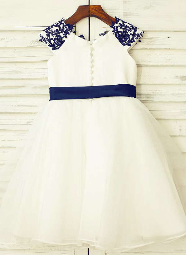 A-line/Princess Scoop Neck Knee-Length Lace Organza Flower Girl Dress With Appliqued Lace