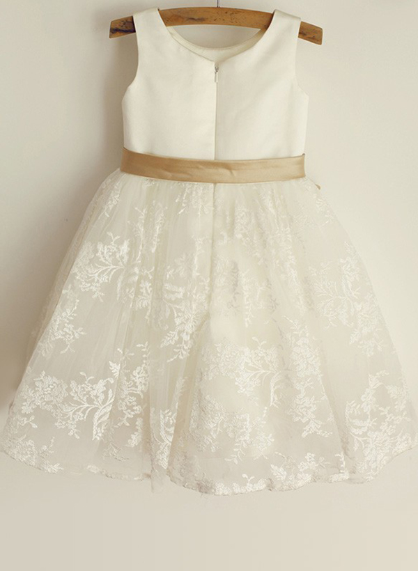 A-line/Princess Scoop Neck Knee-Length Lace Satin Flower Girl Dress With Sash