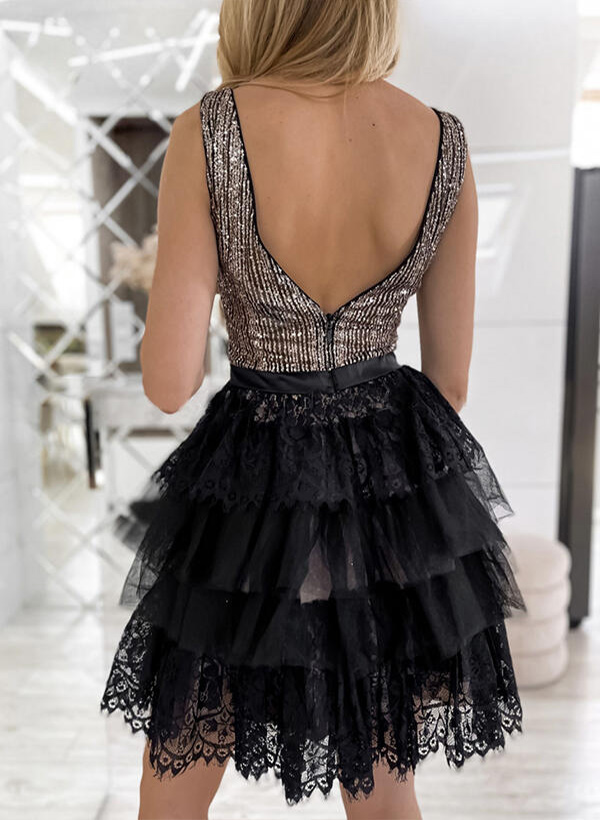 A-Line Sleeveless V-Neck Lace Short/Mini Short/Mini Homecoming Dresses With Sequins