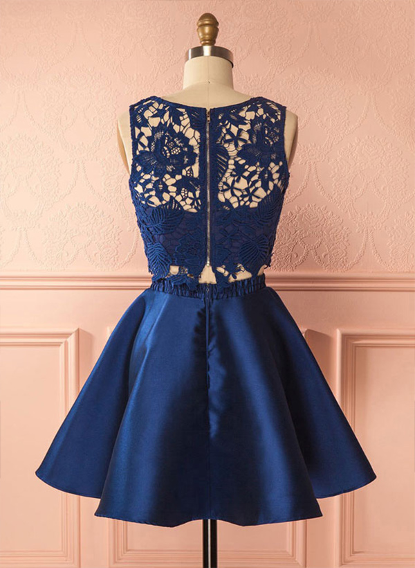 A-Line/Princess Scoop Neck Satin Short/Mini Homecoming Dress With Appliques Lace