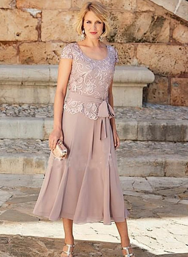A-Line Scoop Neck Tea-Length Chiffon Mother of the Bride Dresses With Lace