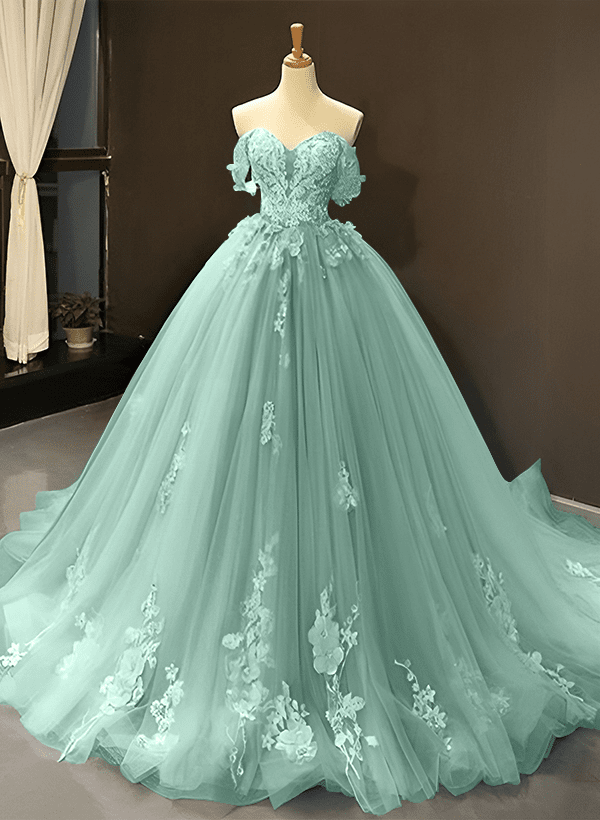 Schulterfreies, schulterfreies, ärmelloses Ballkleid aus Tüll mit Schleppe und Spitzenapplikationen
