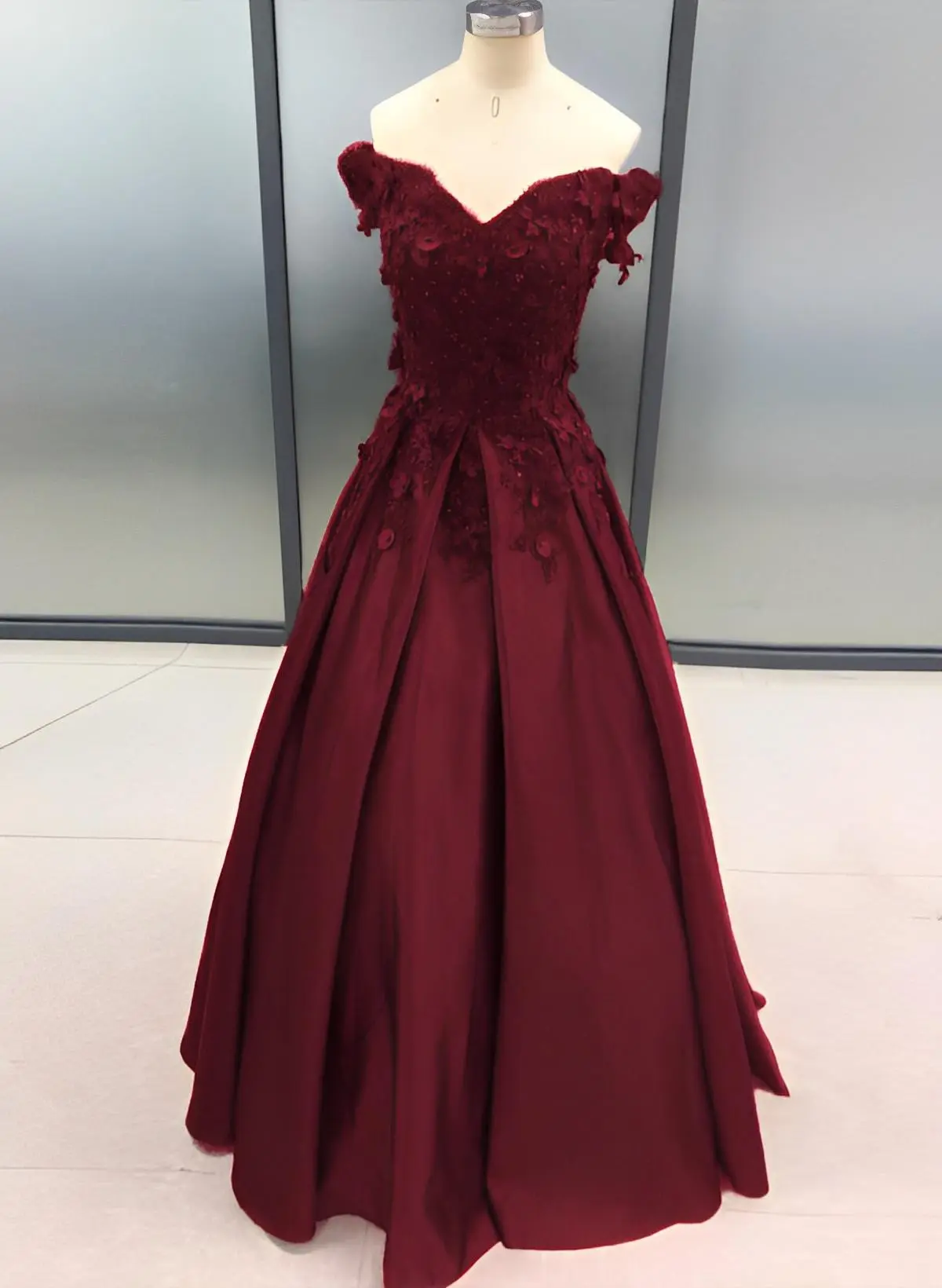 Missacc Burgundy Prom Dresses Ball Gown Satin Off-The-Shoulder Sleeveless Floor-Length Dresses With Appliques Lace
