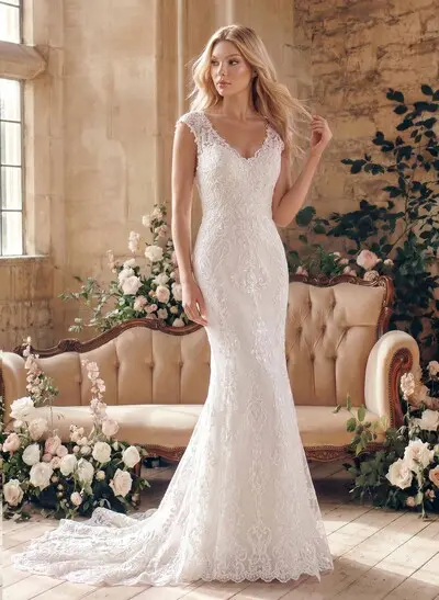Trumpet/Mermaid V Neck Lace Sweep Train Wedding Dresses With Lace