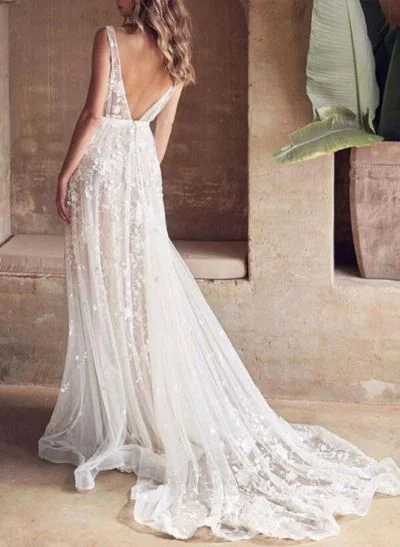 A-Line/Princess V Neck Tulle Lace Sweep Train Wedding Dresses With Appliques Lace