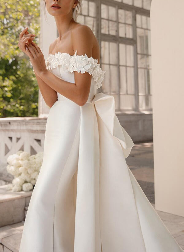 Trumpet/Mermaid Off the shoulder Satin  Court Train Wedding Dresses With Appliques Lace