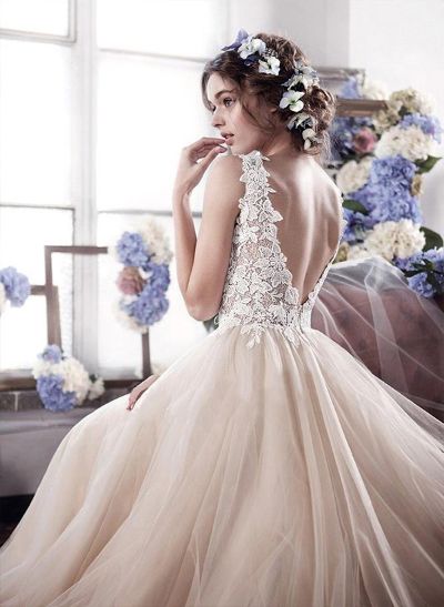 A-Line Tulle Scoop Neck Sweep Train Covered Button Wedding Dress With lace