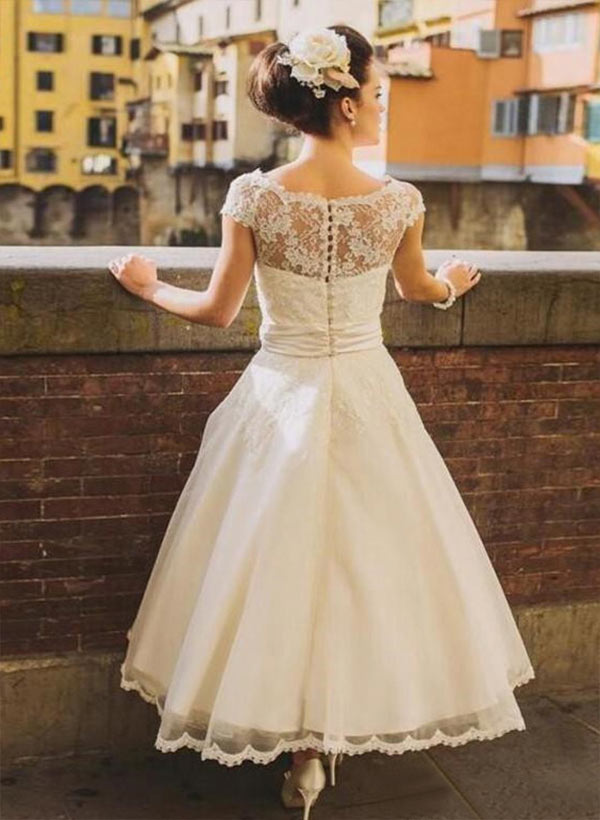 A-Line Scoop Neck Tea-Length Tulle Wedding Dresses With Lace