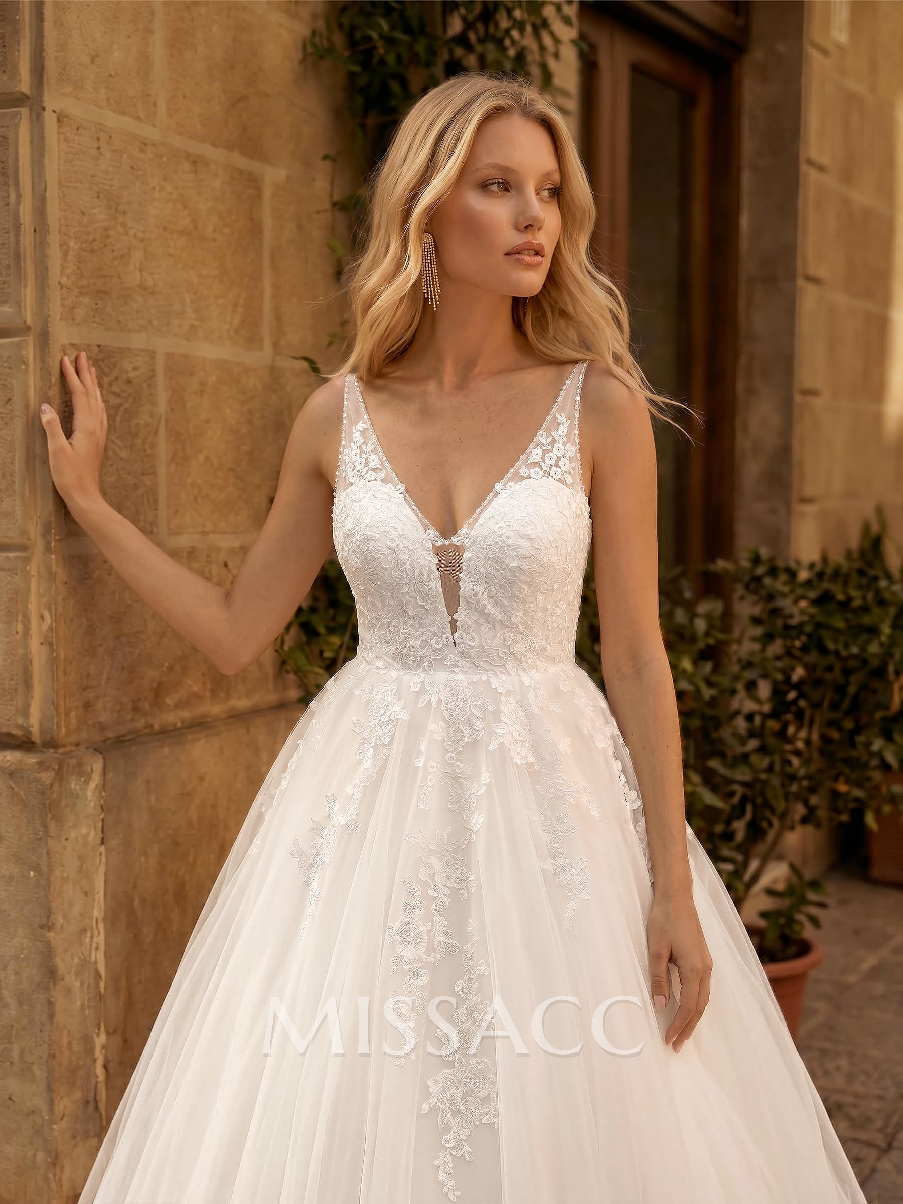 A-Line V Neck Sleeveless Floor-Length Tulle Wedding Dresse With Appliques Lace