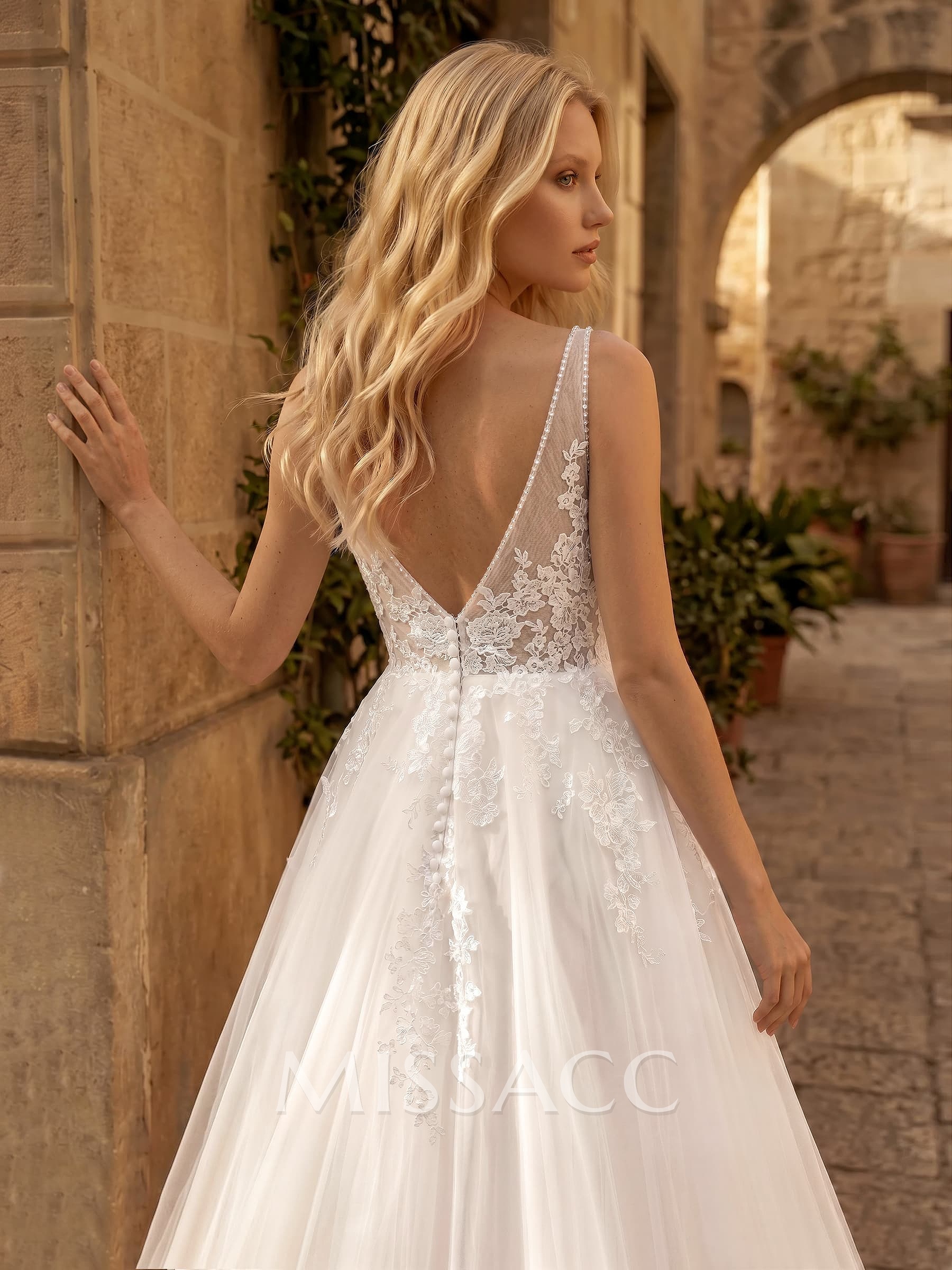 A-Line V Neck Sleeveless Floor-Length Tulle Wedding Dresse With Appliques Lace