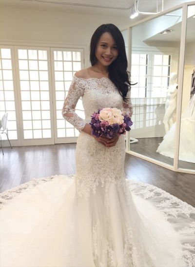 Trumpet/Mermaid Off-the-Shoulder 3/4 Sleeve Chapel Train Lace Wedding Dress With Appliques Lace