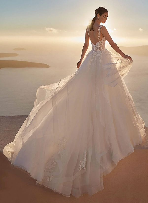 A-Line V-Neck Sleeveless Tulle Lace Chapel Train Wedding Dresses WIth Appliques Lace Pleated