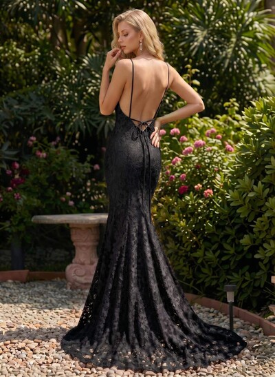 Trumpet/Mermaid V-Neck Sweep Train Lace Prom Dress