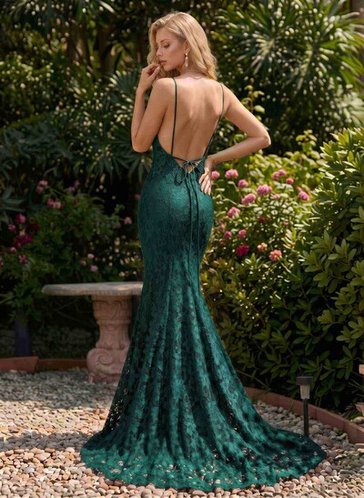 Trumpet/Mermaid V-Neck Sweep Train Lace Prom Dress