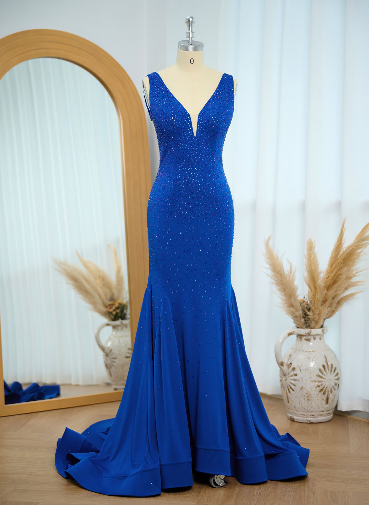 Trumpet/Mermaid V-Neck Sleeveless Sequined Sweep Train Prom Dress With Sequins