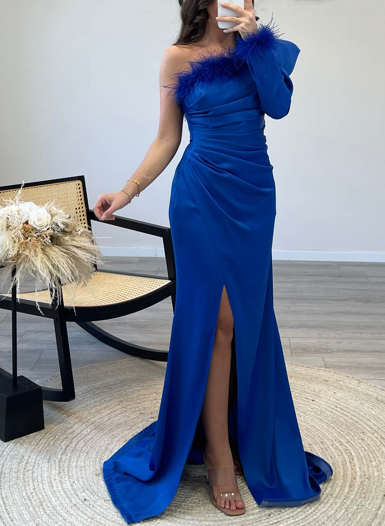 Long Sleeves One-Shoulder Feather Sheath/Column Prom Dresses