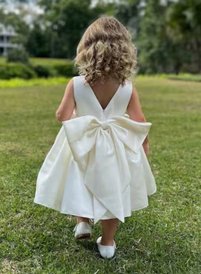 A-Line Scoop Neck Sleeveless Knee-Length Satin Flower Girl Dresses With Bow(s)