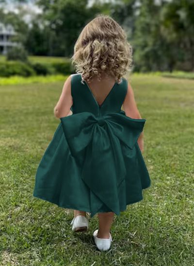 A-Line Scoop Neck Sleeveless Knee-Length Satin Flower Girl Dresses With Bow(s)