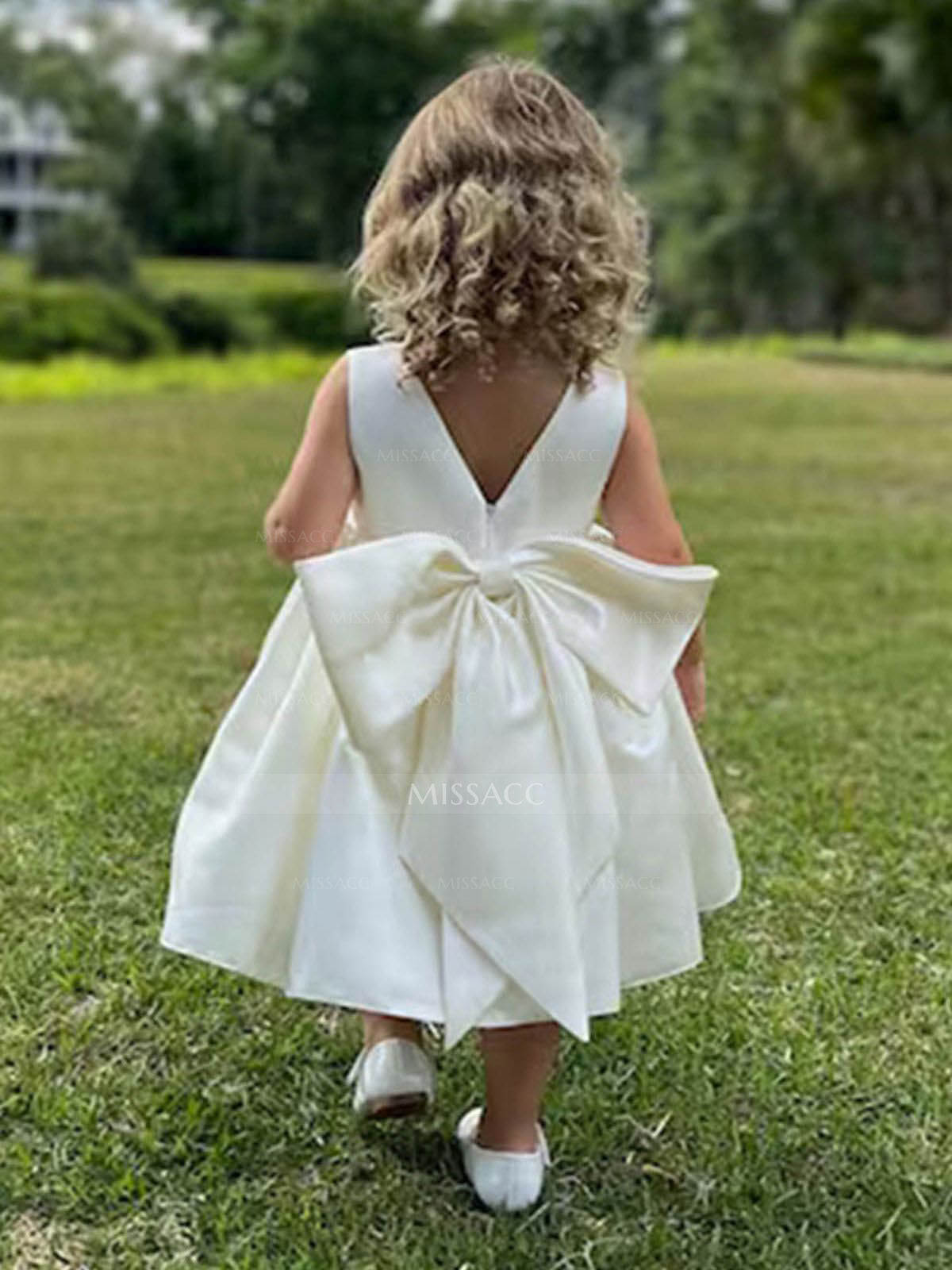 A-Line Scoop Neck Sleeveless Knee-Length Satin Flower Girl Dresses With Bow(s)