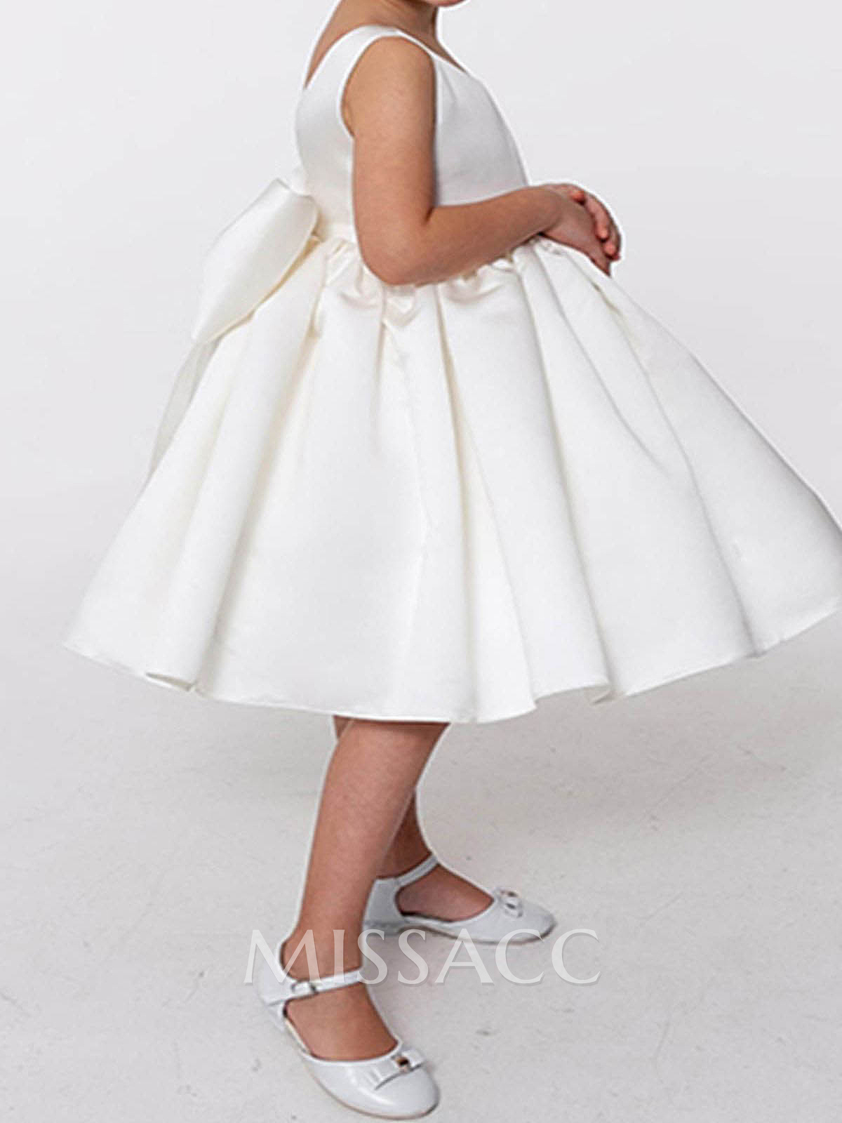 A-Line Scoop Neck Sleeveless Knee-Length Satin Flower Girl Dresses With Bow(s) A-Line Scoop Neck Sleeveless Knee-Length Satin Flower Girl Dresses With Bow(s)