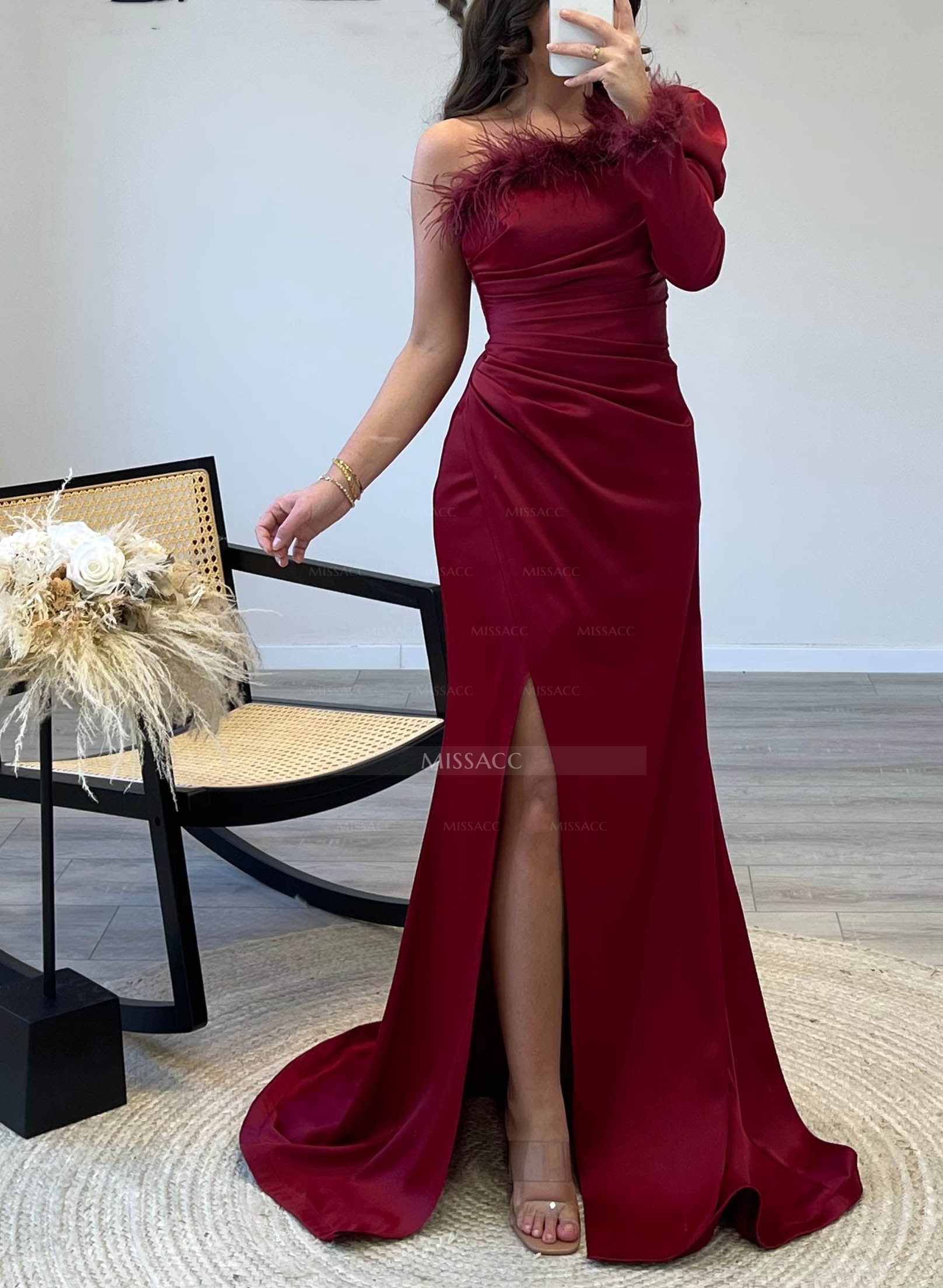 Long Sleeves One-Shoulder Feather Sheath/Column Prom Dresses