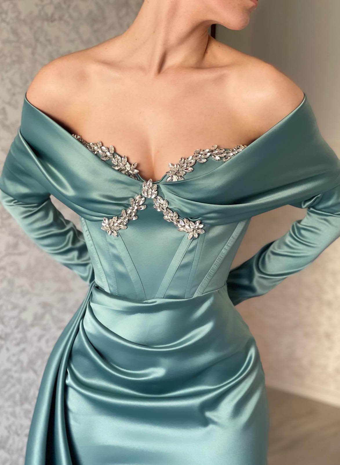 Long Sleeves Off-The-Shoulder Trumpet/Mermaid Prom Dresses