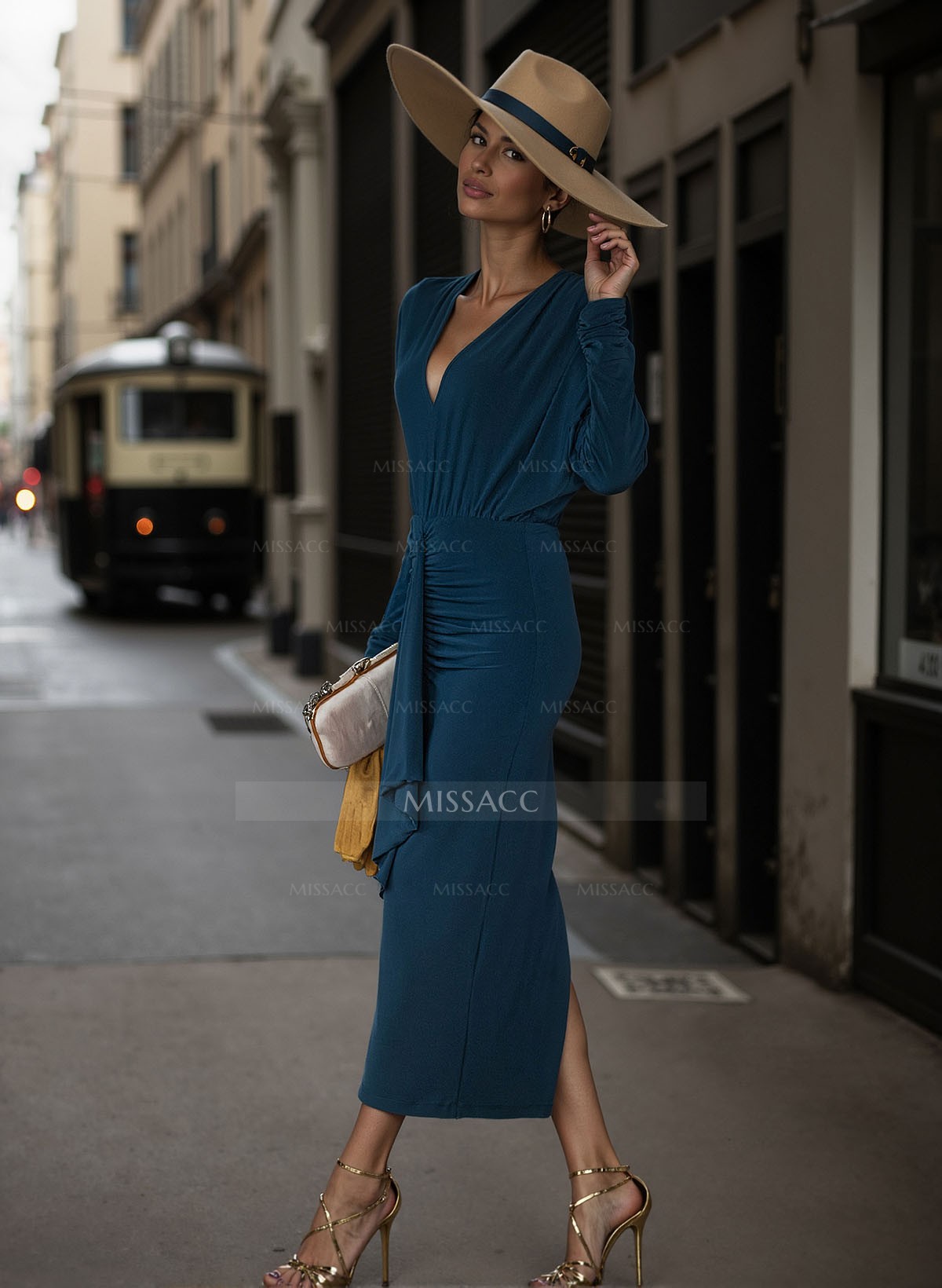 Sheath/Column V-Neck Long Sleeves Cocktail Dresses