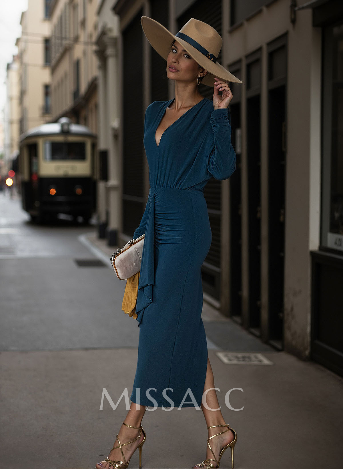 Sheath/Column V-Neck Long Sleeves Cocktail Dresses