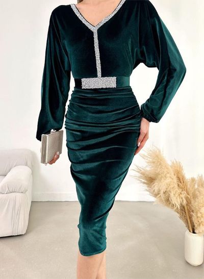 Sheath/Column V-Neck Long Sleeves Velvet Cocktail Dresses With Rhinestone