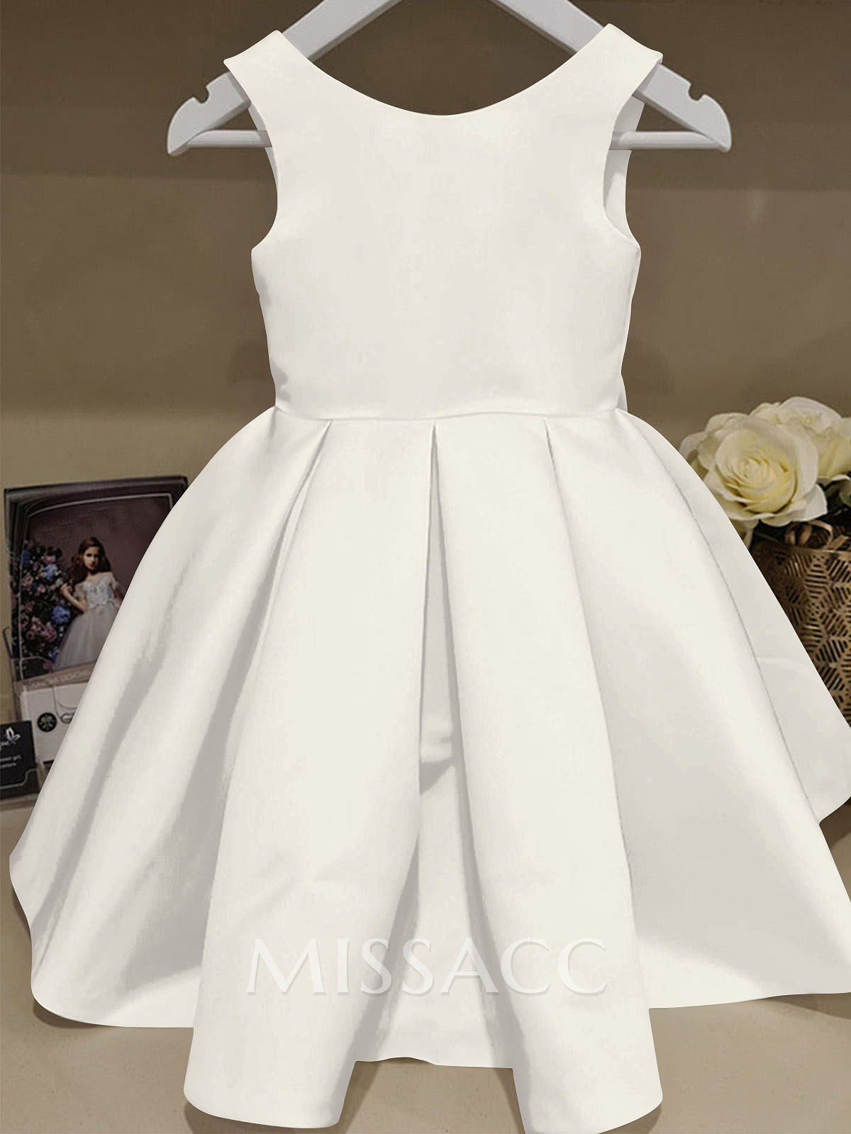 A-Line Scoop Neck Sleeveless Floor-Length Satin Flower Girl Dresses With Bow(s)
