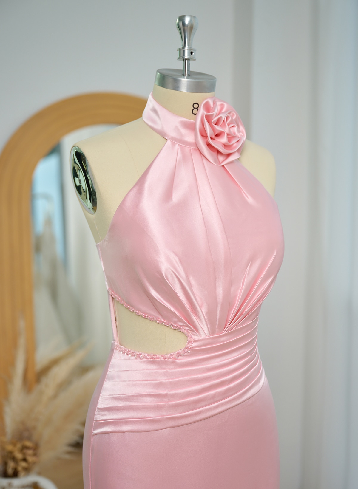 Trumpet/Mermaid Halter Sleeveless Silk Like Satin Prom Dresses With Flower(s)