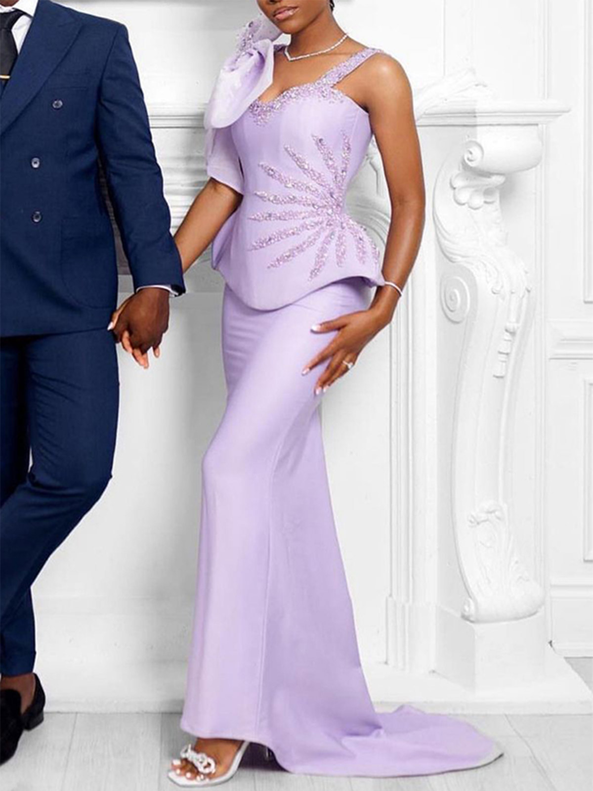 Sheath/Column Sweetheart Sleeveless Satin Prom Dresses With Rhinestone